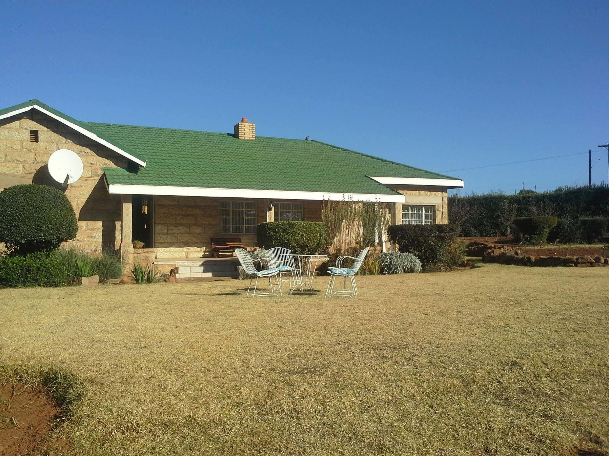 Bird Haven Guesthouse Hlotse Esterno foto